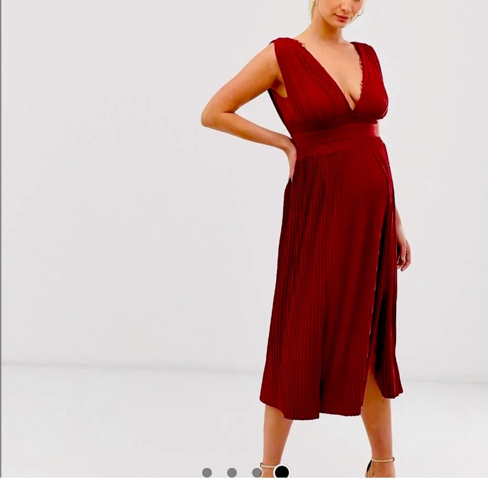 Stunning burgundy maternity midi dress